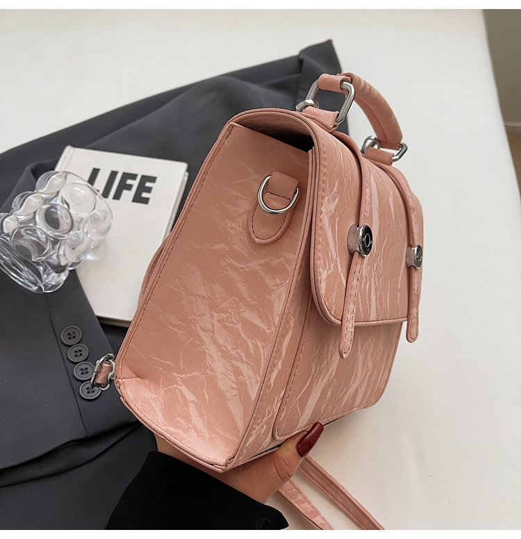 Women's Medium Pu Leather Solid Color Preppy Style Classic Style Magnetic Buckle Fashion Backpack display picture 2