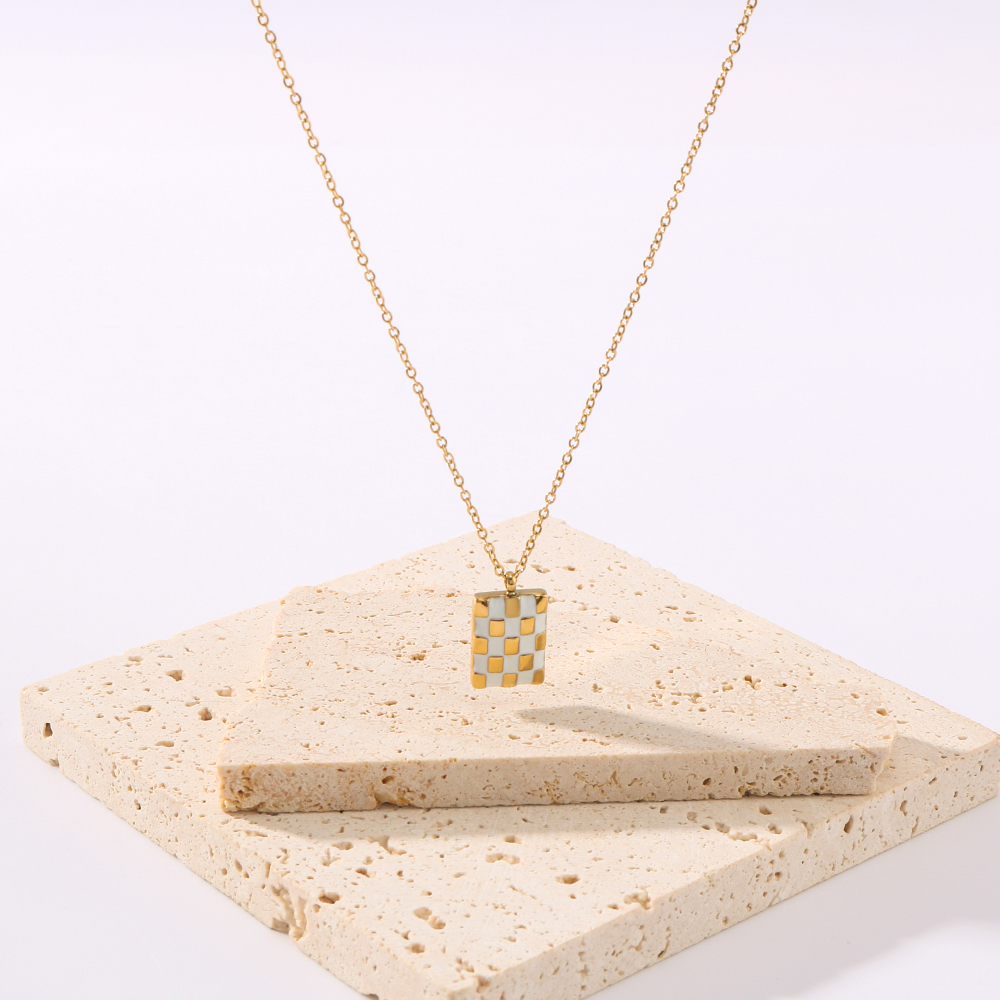 304 Stainless Steel 18K Gold Plated Luxurious Romantic Shiny Enamel Plating Lattice Rectangle Pendant Necklace display picture 2