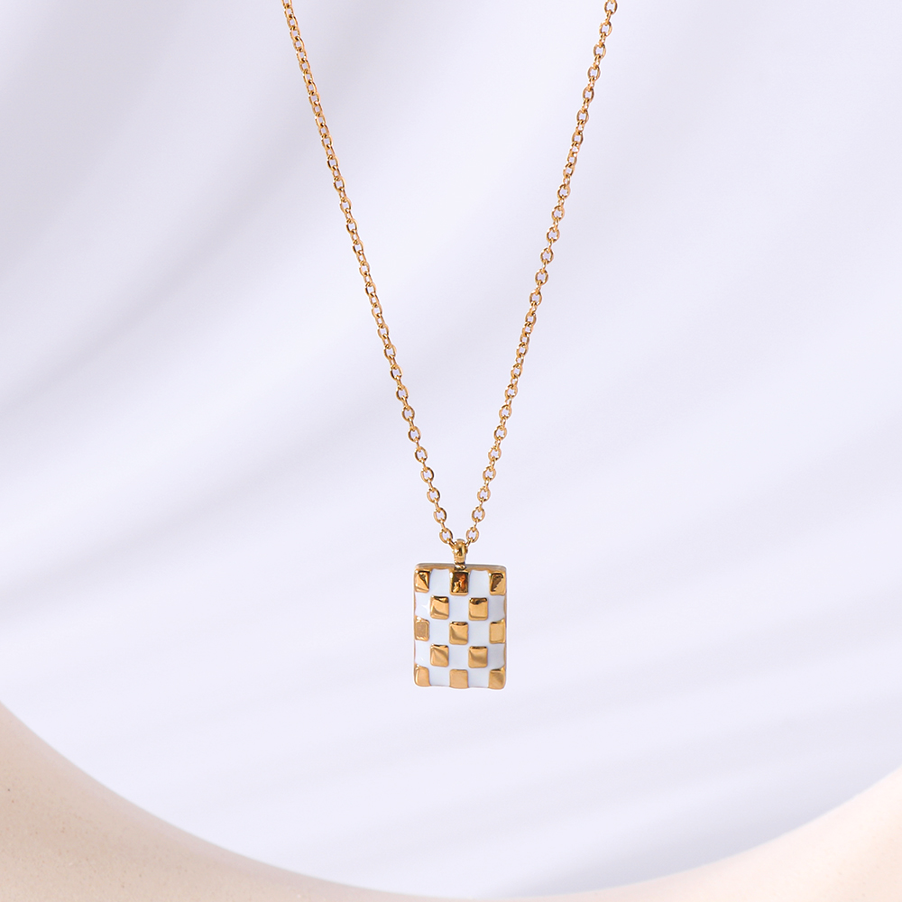 304 Stainless Steel 18K Gold Plated Luxurious Romantic Shiny Enamel Plating Lattice Rectangle Pendant Necklace display picture 1