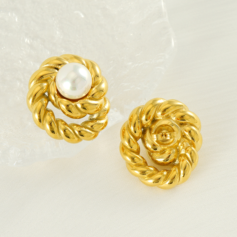 1 Pair Simple Style Commute Geometric Inlay Titanium Steel Artificial Pearls 18K Gold Plated Ear Studs display picture 6