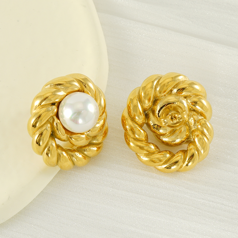 1 Pair Simple Style Commute Geometric Inlay Titanium Steel Artificial Pearls 18K Gold Plated Ear Studs display picture 5