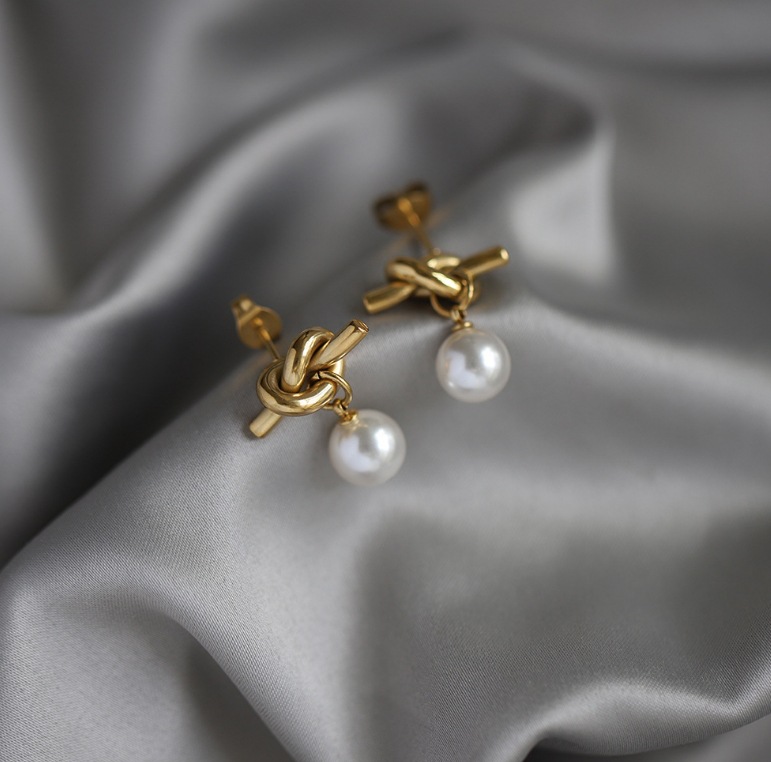 1 Pair Basic Lady Simple Style Round Artificial Pearl Titanium Steel 18K Gold Plated Drop Earrings display picture 7