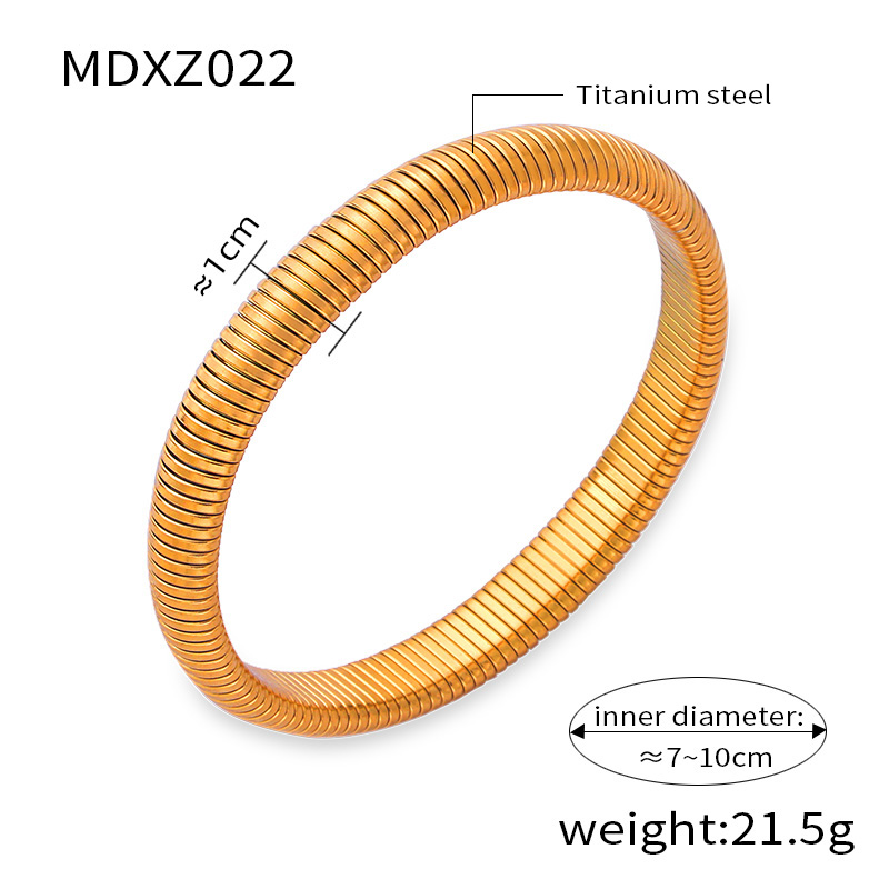 Titanium Steel 18K Gold Plated Casual Simple Style Commute Plating Circle Bangle display picture 10