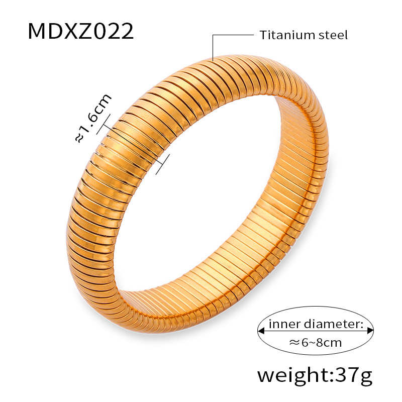 Titanium Steel 18K Gold Plated Casual Simple Style Commute Plating Circle Bangle display picture 9