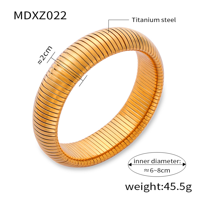 Titanium Steel 18K Gold Plated Casual Simple Style Commute Plating Circle Bangle display picture 7