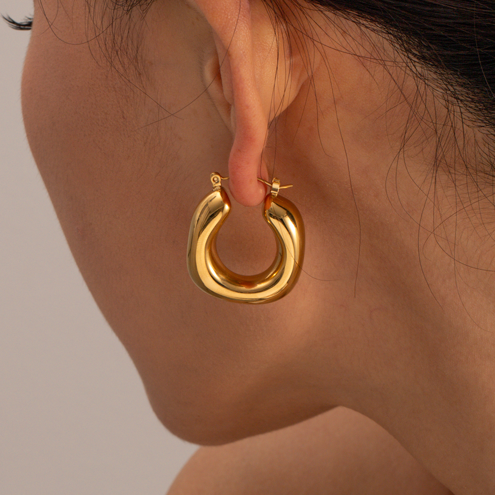 1 Paar IG-Stil Einfacher Stil U-Form Einfarbig Edelstahl 304 16 Karat Vergoldet Ohrringe display picture 5