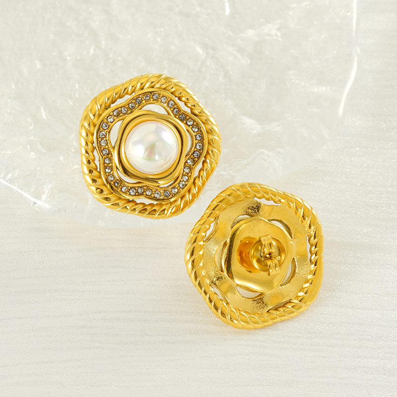 1 Paar Elegant Einfacher Stil Blume Inlay Titan Stahl Künstliche Perlen 18 Karat Vergoldet Ohrstecker display picture 6