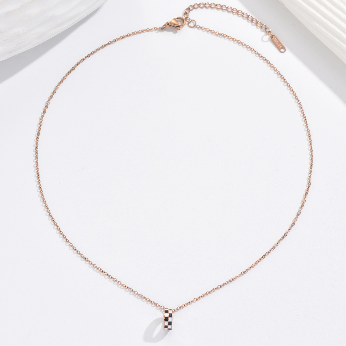 304 Stainless Steel Rose Gold Plated Casual Simple Style Enamel Plating Hollow Out Round Lattice Pendant Necklace display picture 3