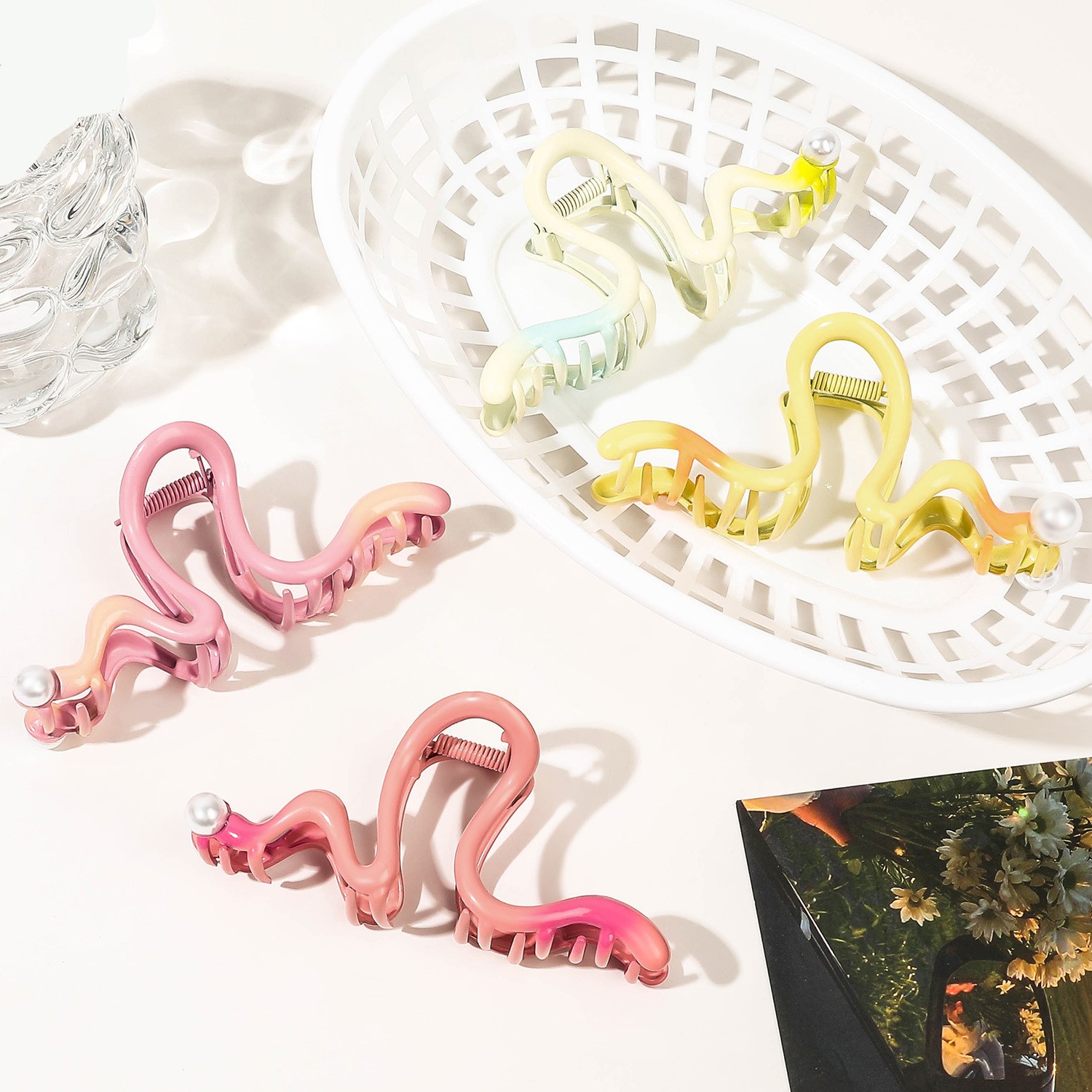 Mujeres Dulce Viajar Diariamente Degradado De Color Metal Tridimensional Embutido Perlas Artificiales Garras De Pelo display picture 2