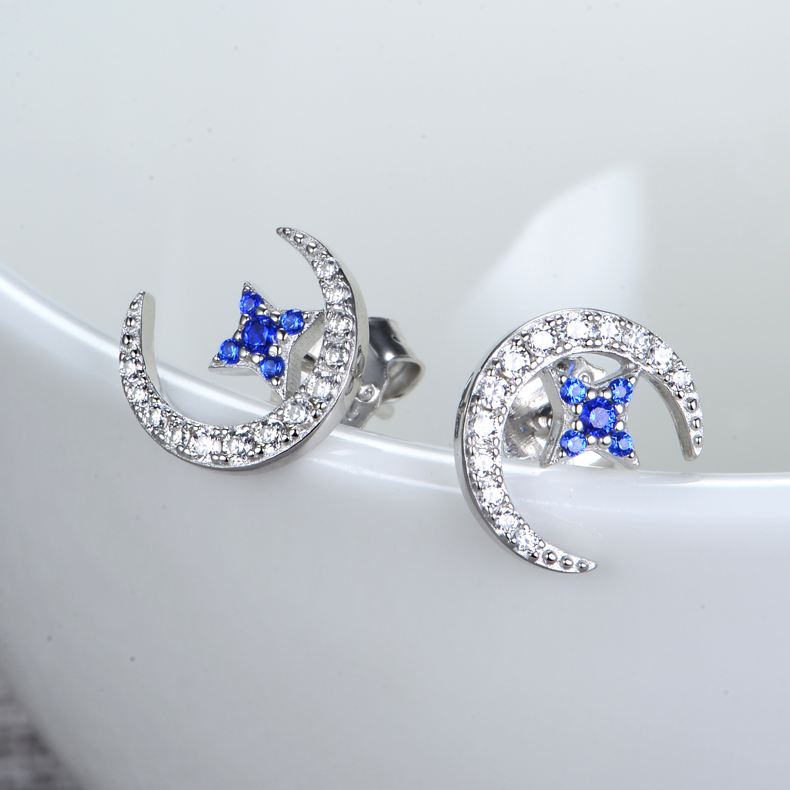 1 Pair IG Style Elegant Modern Style Moon Inlay Sterling Silver Zircon Ear Studs display picture 1
