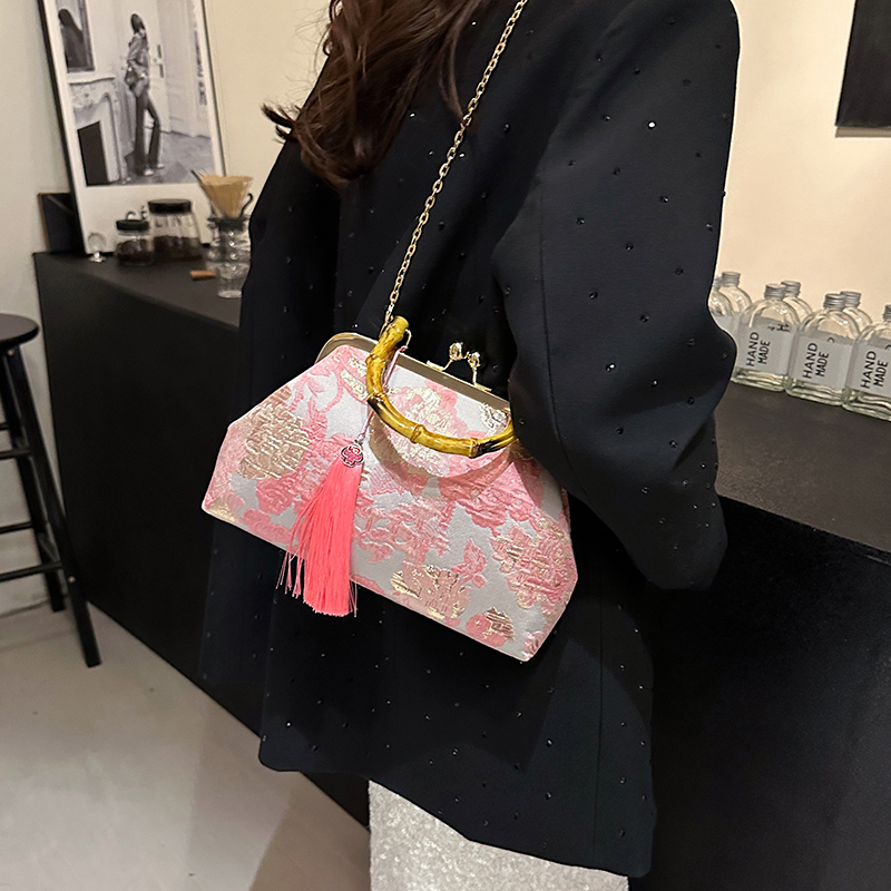 Women's Medium Cloth Flower Elegant Streetwear Tassel Clasp Frame Crossbody Bag display picture 5