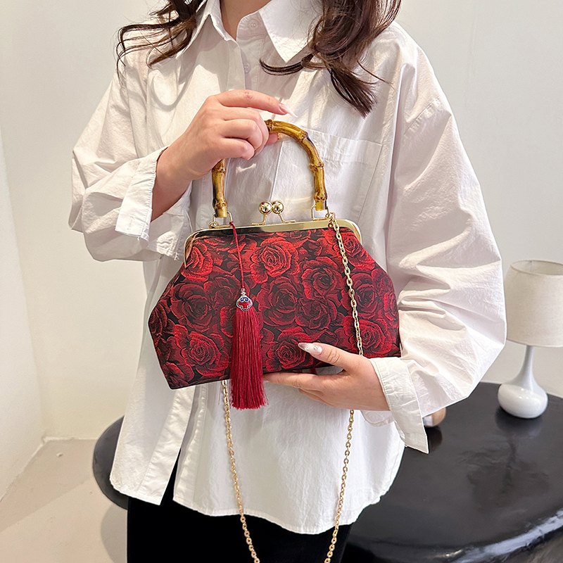 Women's Medium Cloth Flower Elegant Streetwear Tassel Clasp Frame Crossbody Bag display picture 9