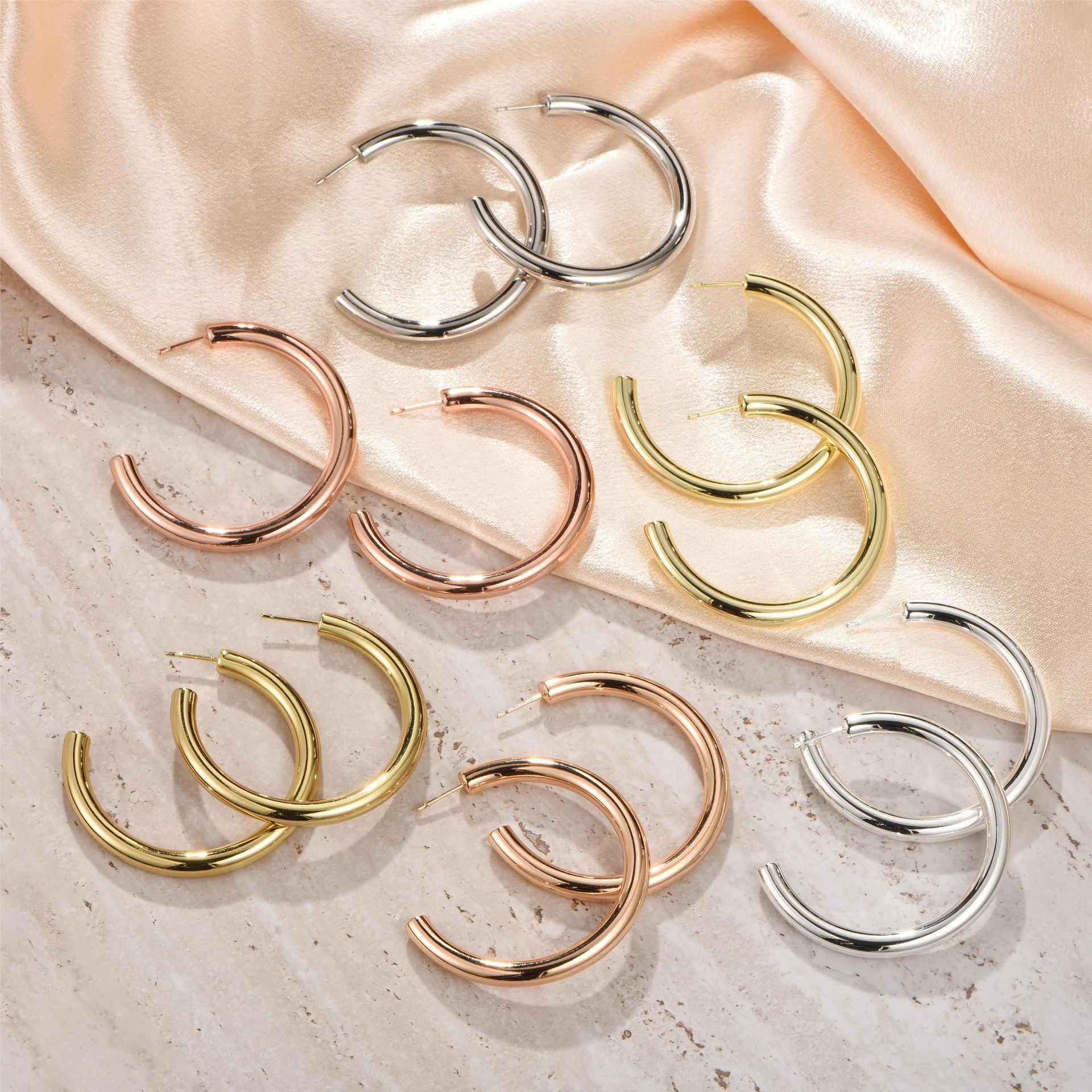 1 Pair IG Style Elegant Modern Style Circle Aviation Pc 18K Gold Plated Hoop Earrings display picture 3