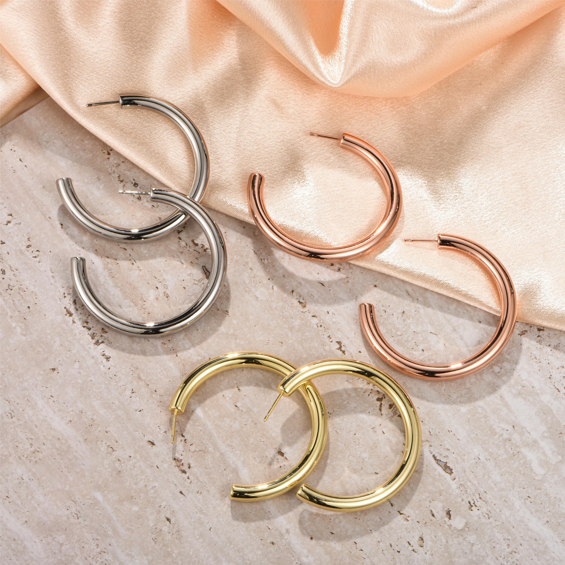 1 Pair IG Style Elegant Modern Style Circle Aviation Pc 18K Gold Plated Hoop Earrings display picture 5