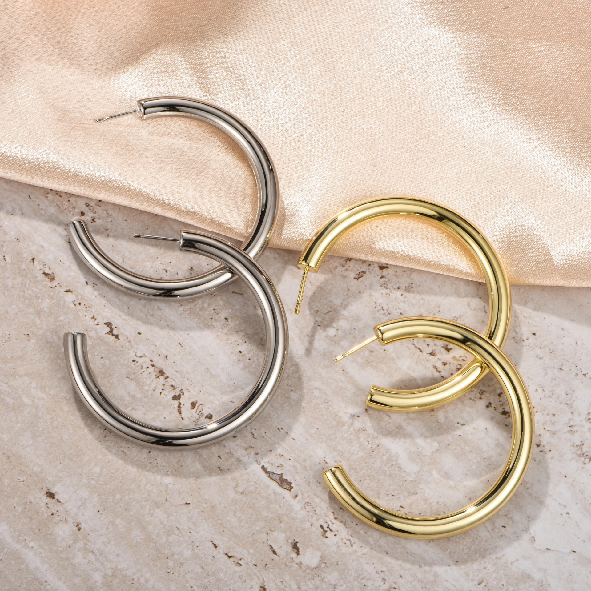 1 Pair IG Style Elegant Modern Style Circle Aviation Pc 18K Gold Plated Hoop Earrings display picture 6