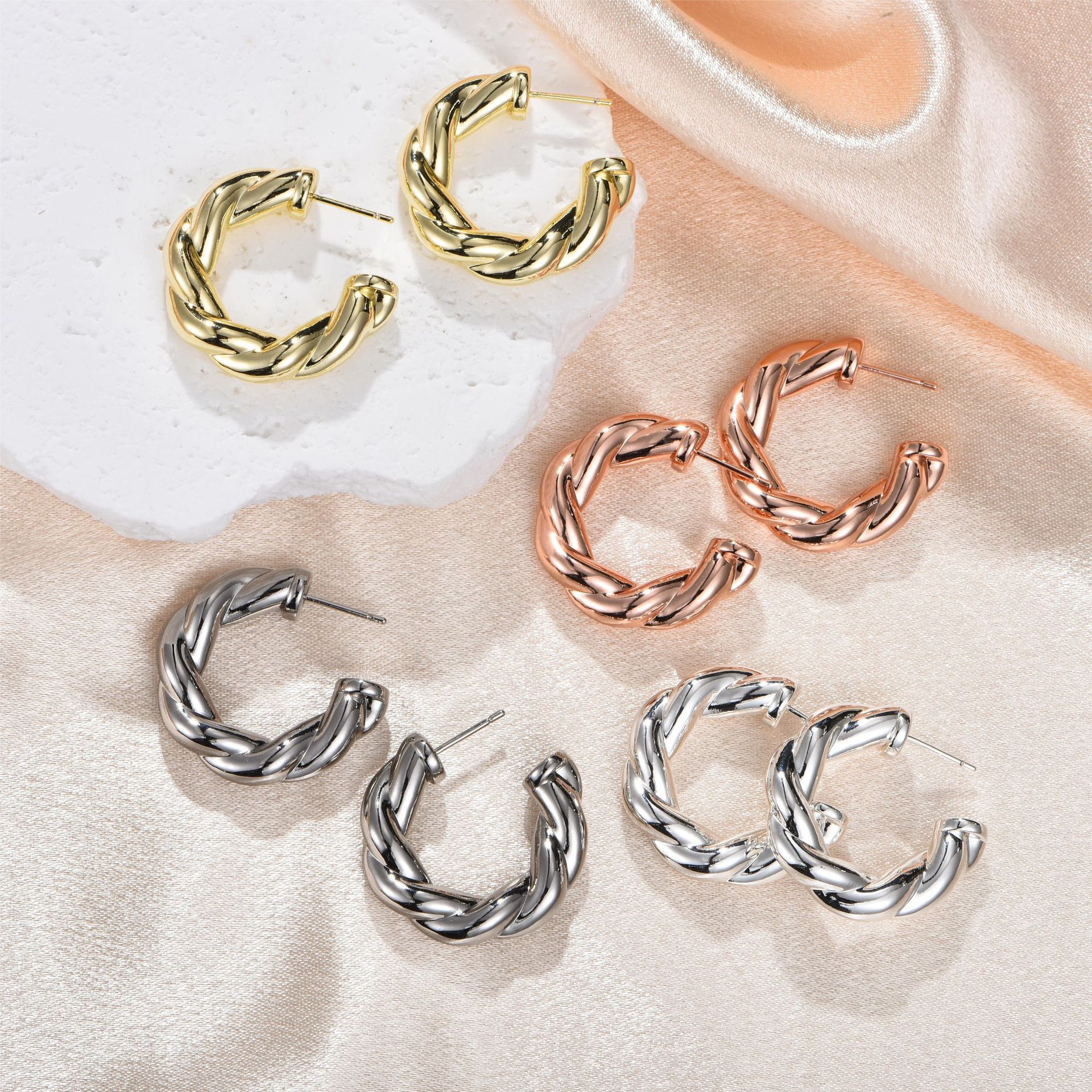 1 Pair Casual Lady Modern Style Circle Aviation Pc 14K Gold Plated Hoop Earrings display picture 4