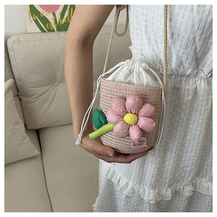 Women's Small Straw Flower Vacation Beach Weave Cylindrical String Beach Bag display picture 6