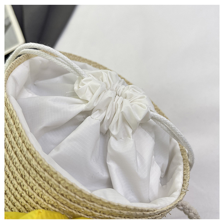 Women's Small Straw Flower Vacation Beach Weave Cylindrical String Beach Bag display picture 10