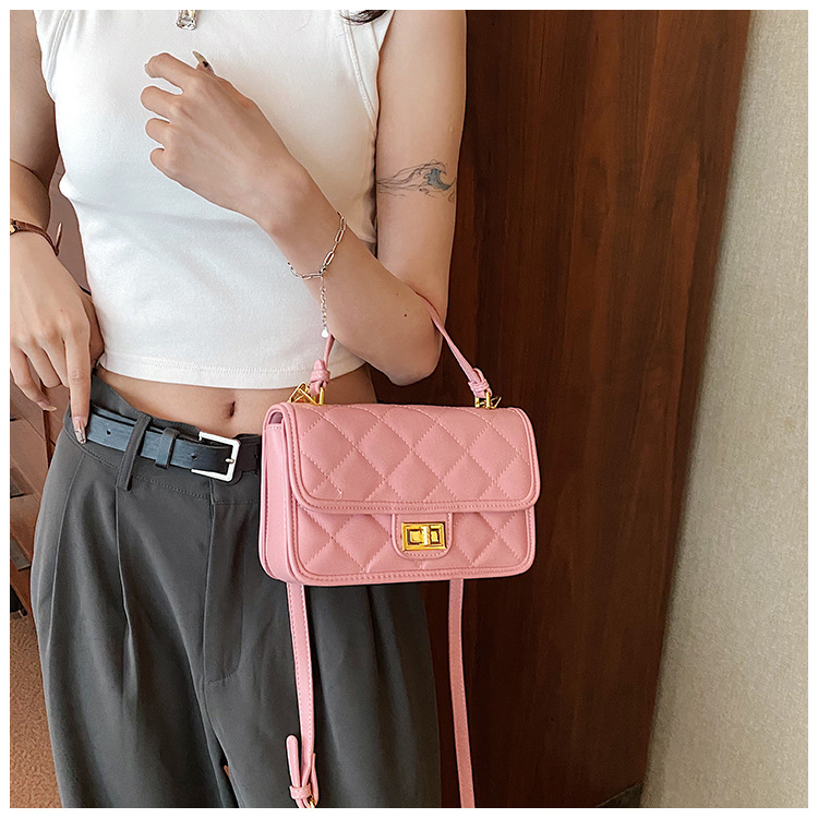 Women's Medium Pu Leather Solid Color Lingge Vintage Style Square Lock Clasp Crossbody Bag display picture 11