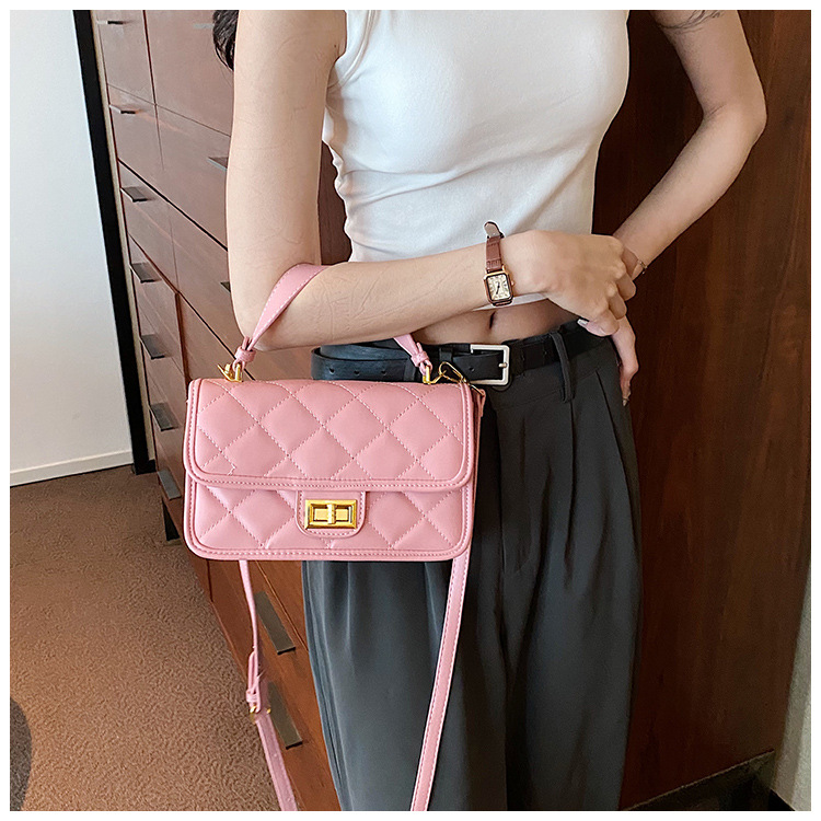 Women's Medium Pu Leather Solid Color Lingge Vintage Style Square Lock Clasp Crossbody Bag display picture 12