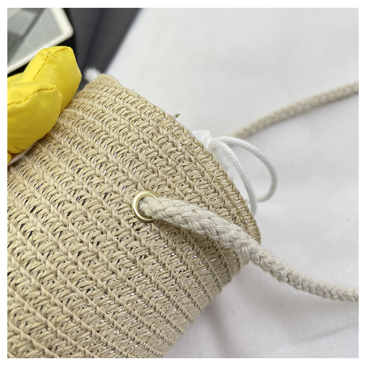 Women's Small Straw Flower Vacation Beach Weave Cylindrical String Beach Bag display picture 12