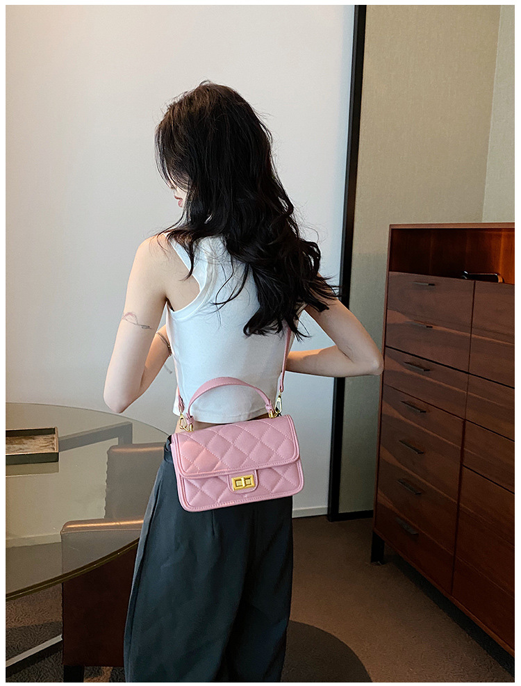 Women's Medium Pu Leather Solid Color Lingge Vintage Style Square Lock Clasp Crossbody Bag display picture 16