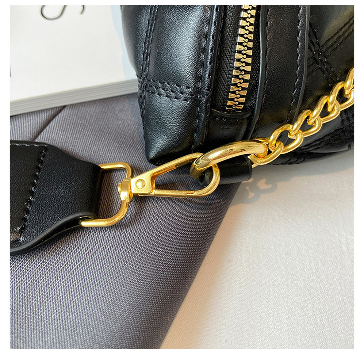Women's Medium Pu Leather Solid Color Lingge Basic Dumpling Shape Zipper Crossbody Bag display picture 12