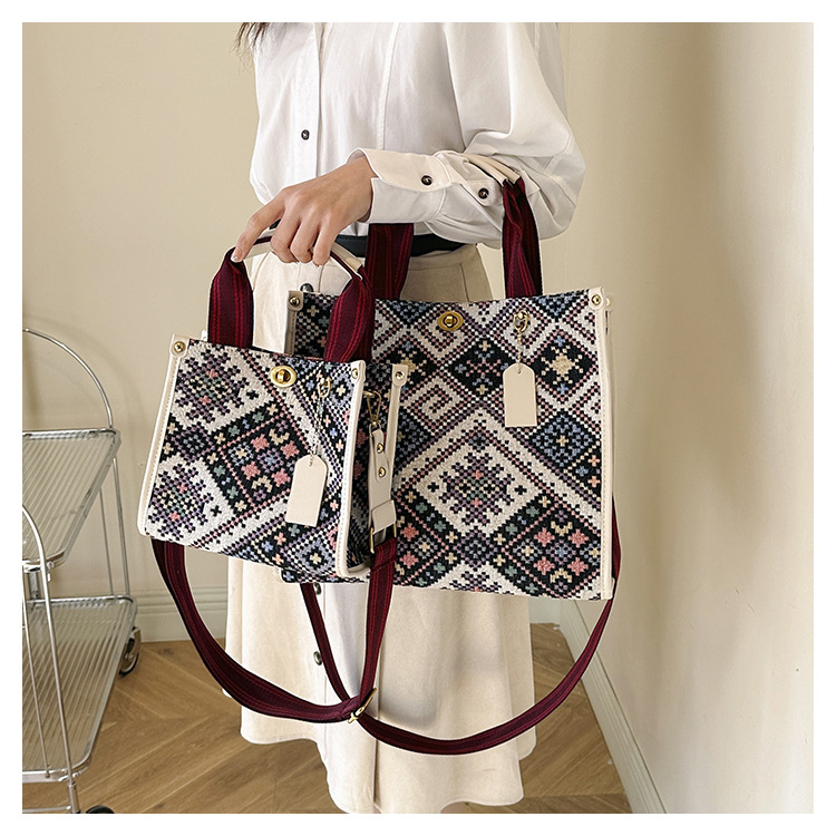 Women's Medium Canvas Lingge Ethnic Style Square Lock Clasp Tote Bag display picture 5