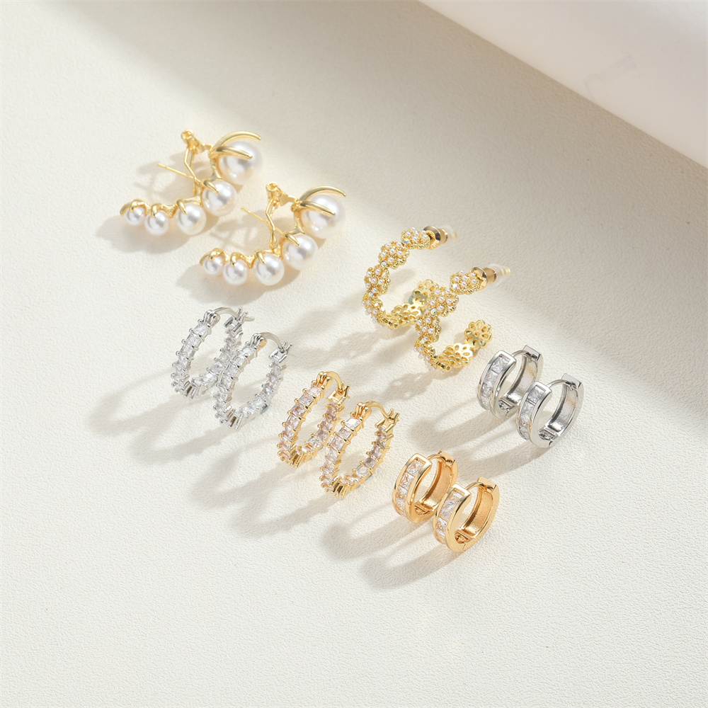 1 Paire Style Simple Fleur Incruster Le Cuivre Zircon Plaqué Or 14K Boucles D'Oreilles display picture 11