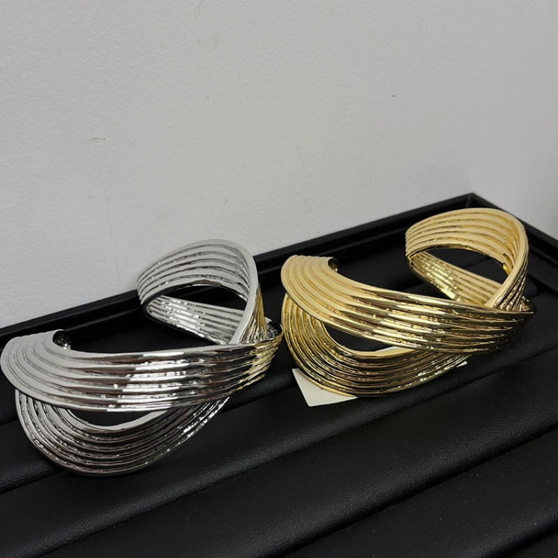 Casual Exaggerated Oversized Solid Color Gold Plated Silver Plated Copper Alloy Wholesale Bangle display picture 9