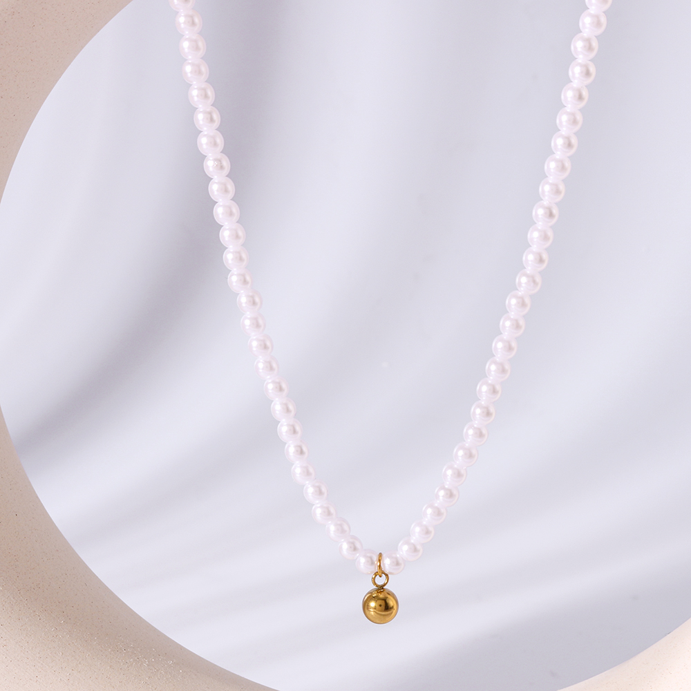 304 Stainless Steel Artificial Pearl 18K Gold Plated IG Style Elegant Romantic Beaded Round Pendant Necklace display picture 1