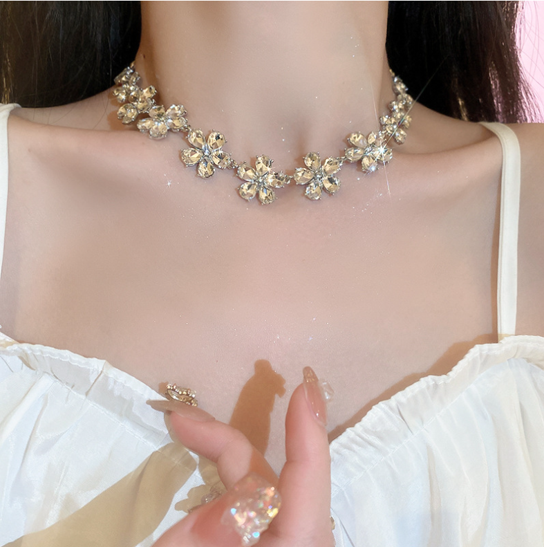 Elegante Boda Nupcial Flor Aleación Embutido Diamantes De Imitación Circón Mujeres Aretes Collar display picture 1