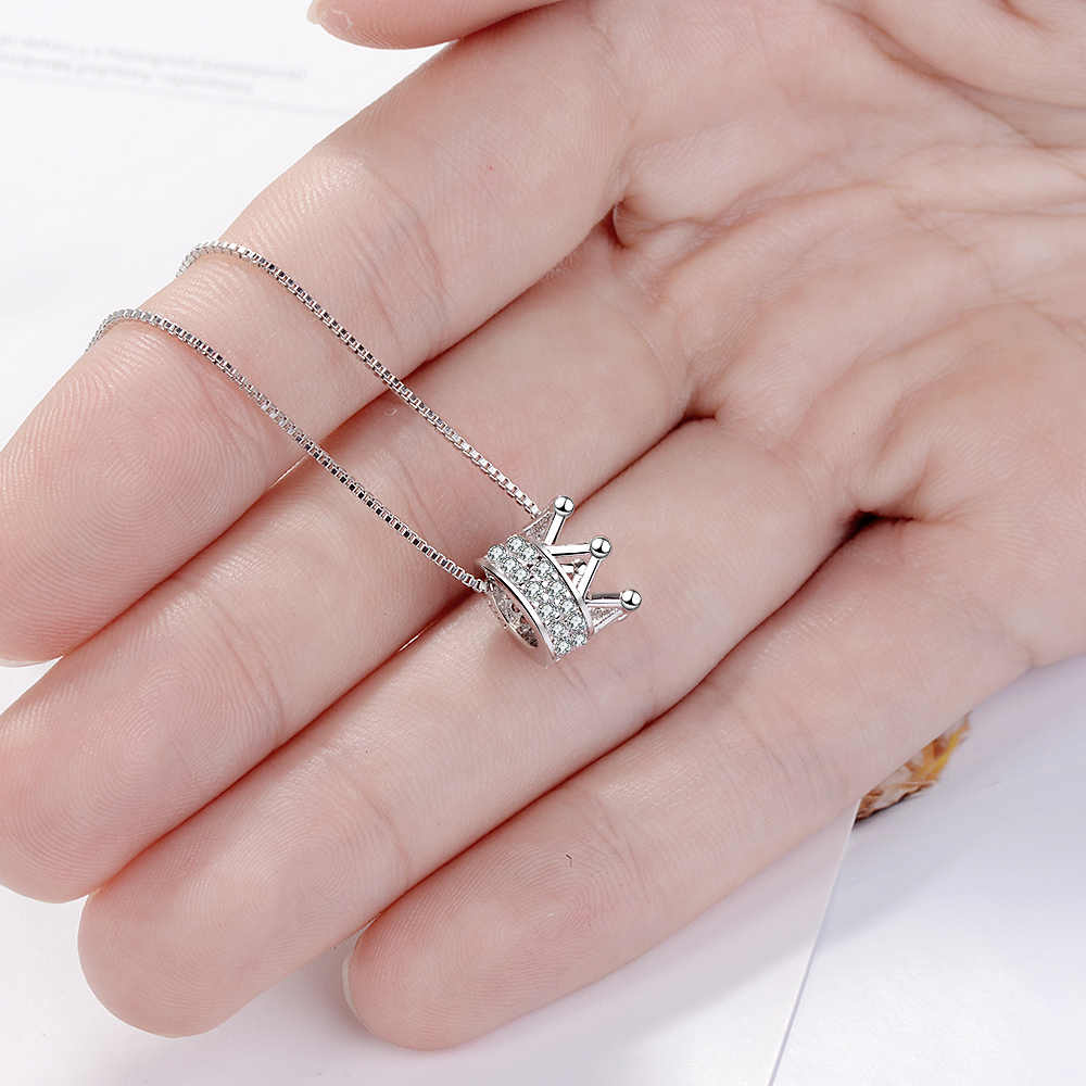 Copper Princess Simple Style Inlay Crown Zircon Pendant Necklace display picture 7