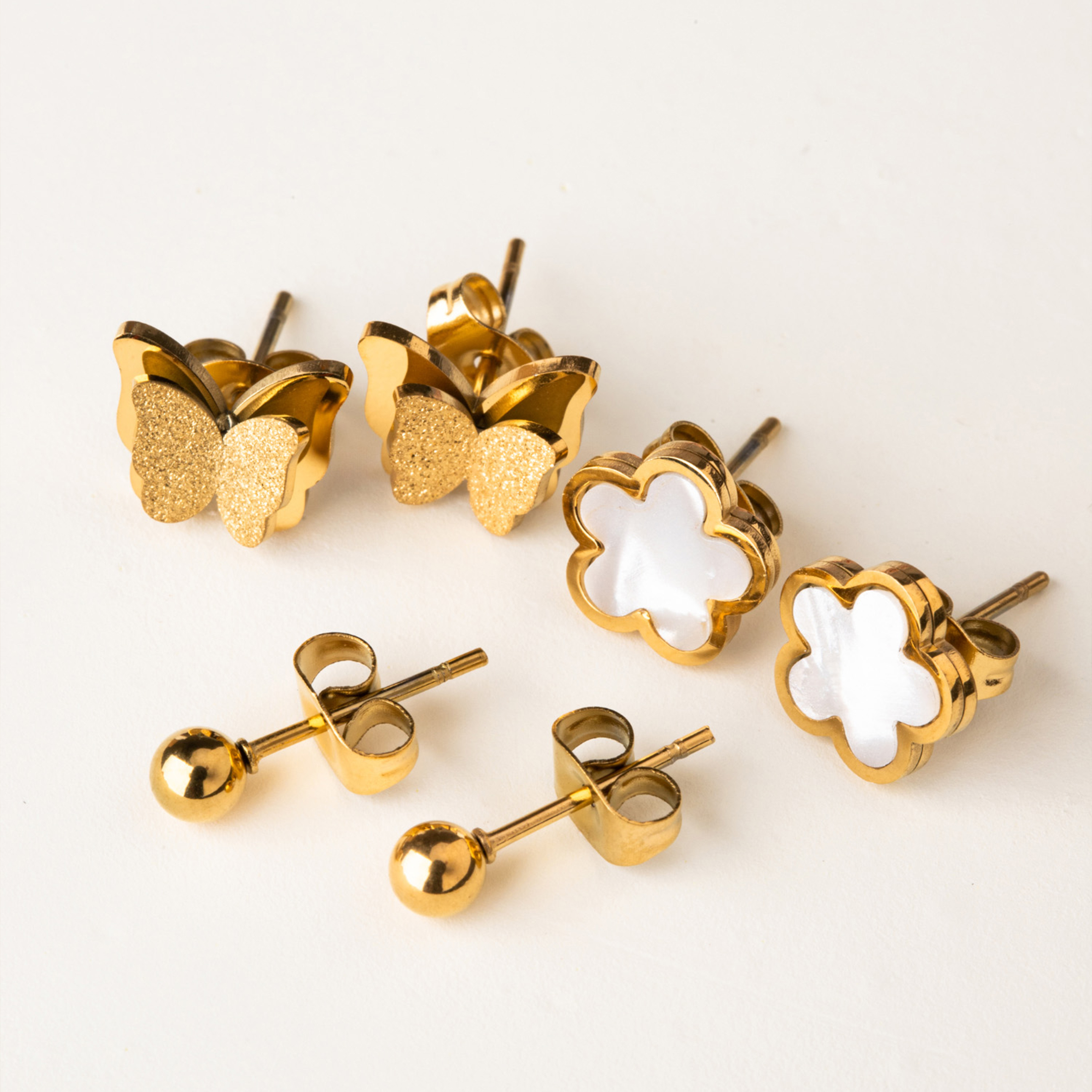 1 Set 3 Pairs Casual Simple Style Moon Flower Butterfly Plating Inlay 304 Stainless Steel Rhinestones Shell 18K Gold Plated Ear Studs display picture 9