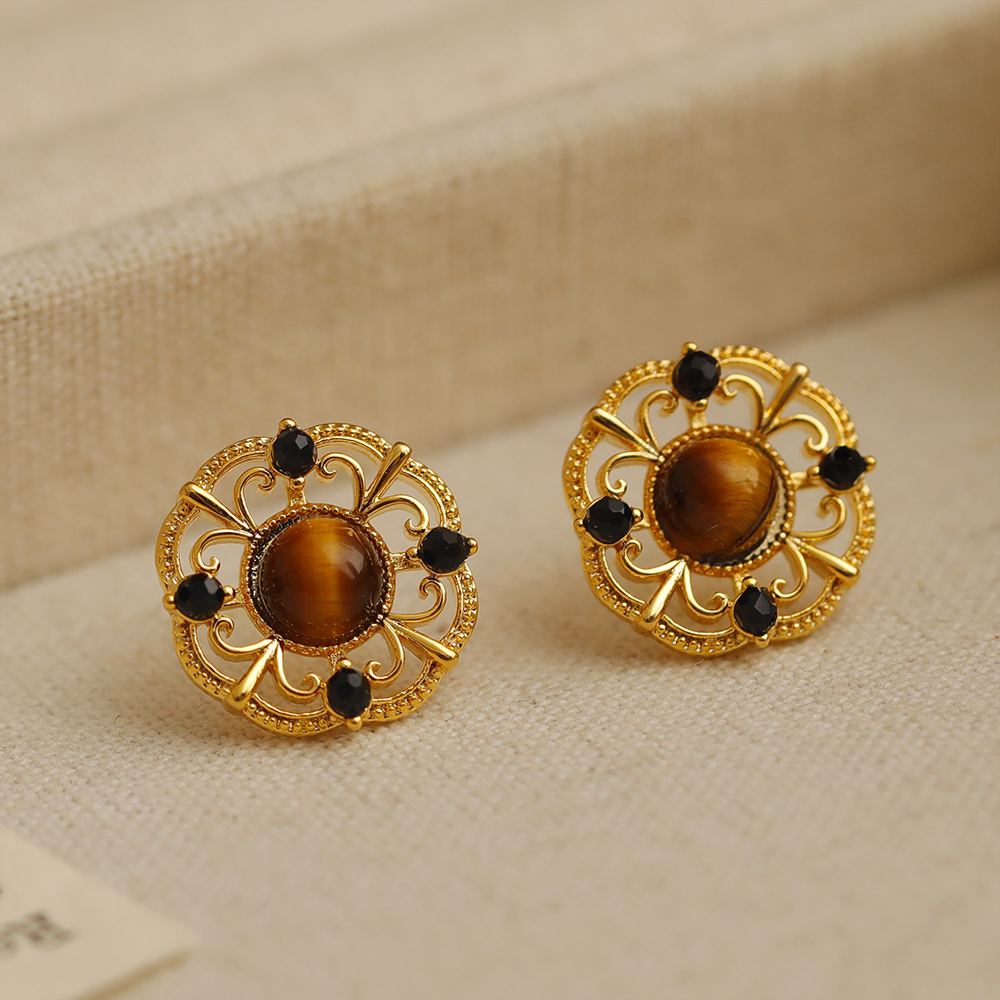 1 Pair Elegant Vintage Style Geometric Copper 18K Gold Plated Ear Studs display picture 4