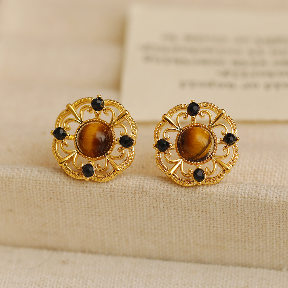 1 Pair Elegant Vintage Style Geometric Copper 18K Gold Plated Ear Studs display picture 6