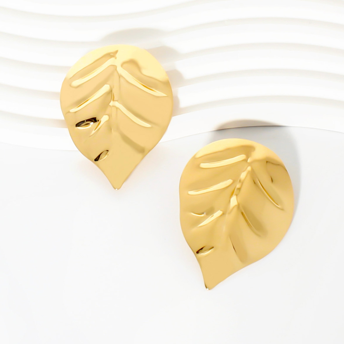 1 Paire Rétro Commuer Feuilles Placage Le Fer Plaqué Or Boucles D'Oreilles display picture 3