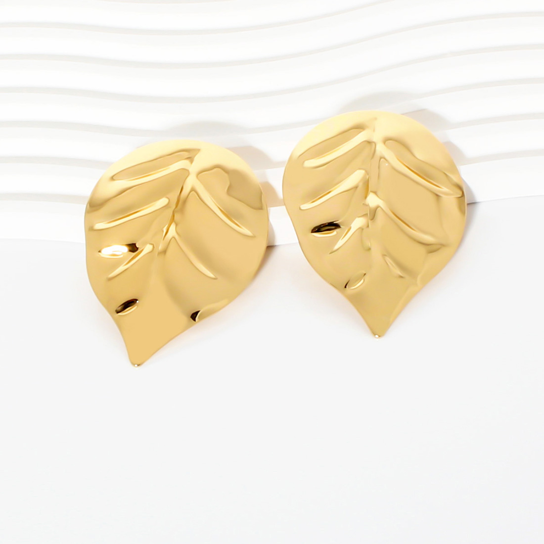 1 Pair Retro Commute Leaves Plating Iron Gold Plated Ear Studs display picture 5