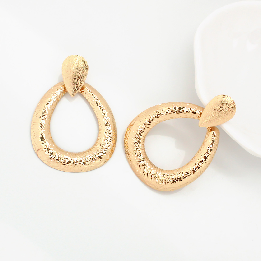 1 Pair Elegant Simple Style Water Droplets Plating Iron Gold Plated Drop Earrings display picture 2