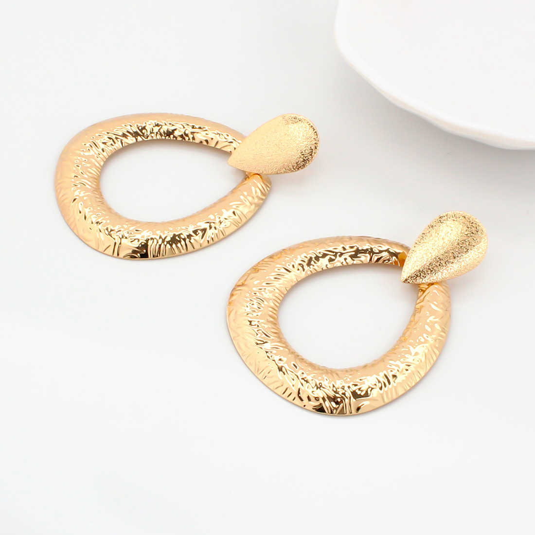 1 Pair Elegant Simple Style Water Droplets Plating Iron Gold Plated Drop Earrings display picture 3