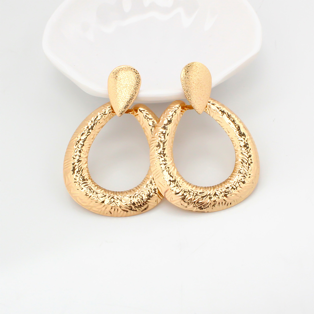 1 Pair Elegant Simple Style Water Droplets Plating Iron Gold Plated Drop Earrings display picture 5