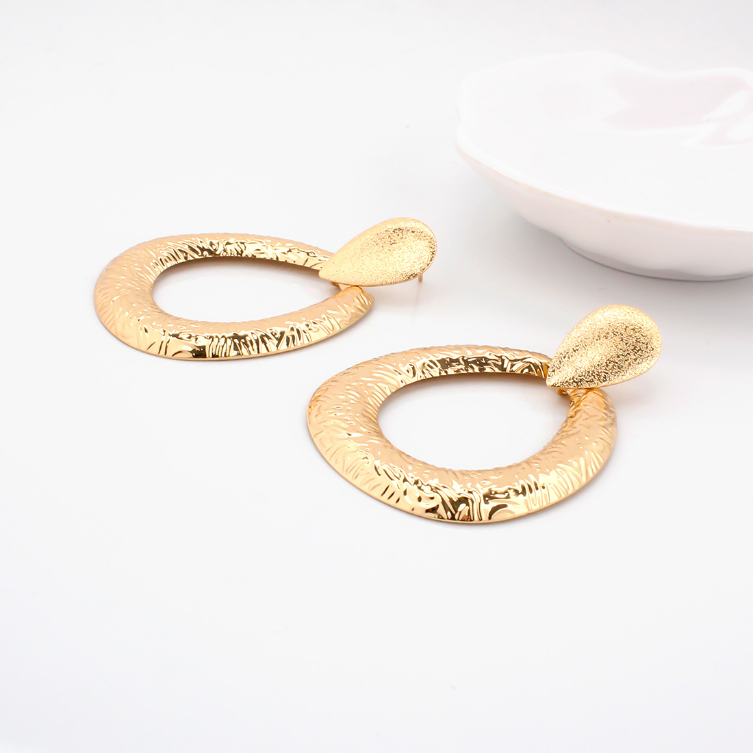 1 Pair Elegant Simple Style Water Droplets Plating Iron Gold Plated Drop Earrings display picture 6