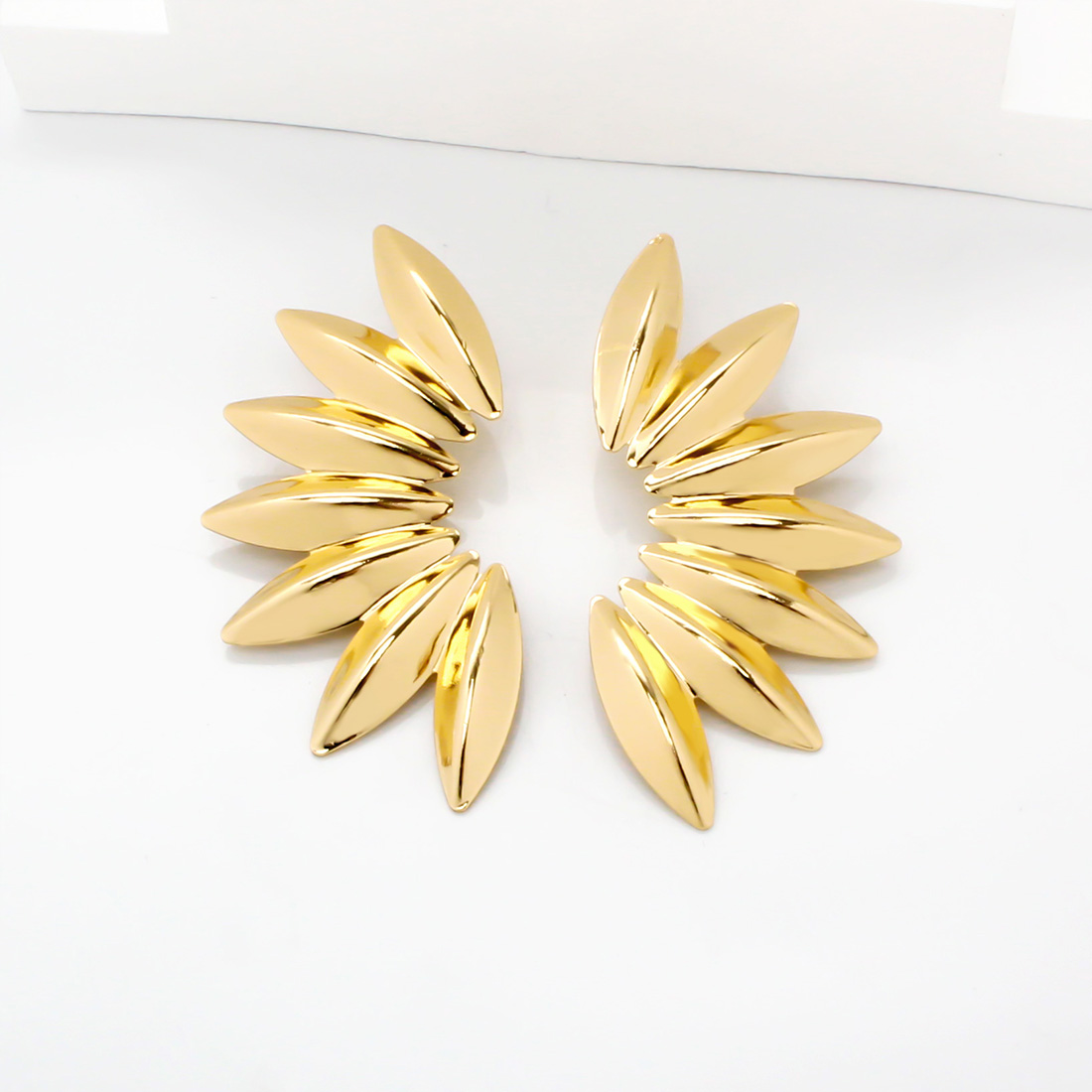 1 Pair Sweet Simple Style Leaves Plating Iron Gold Plated Ear Studs display picture 2