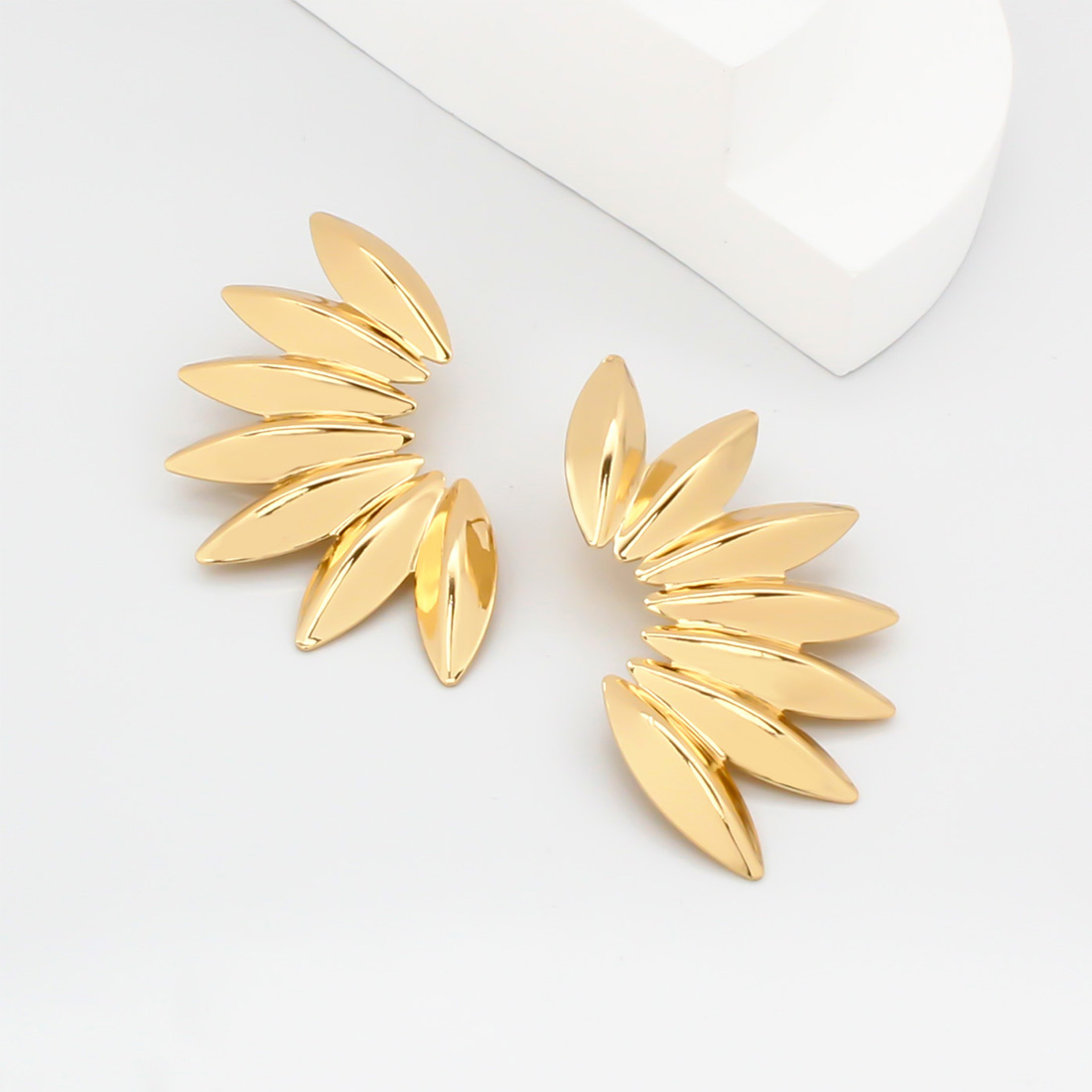 1 Pair Sweet Simple Style Leaves Plating Iron Gold Plated Ear Studs display picture 3