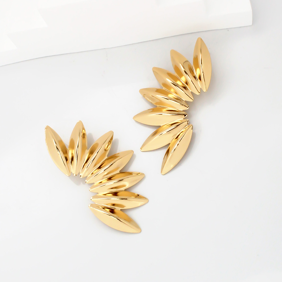 1 Pair Sweet Simple Style Leaves Plating Iron Gold Plated Ear Studs display picture 5