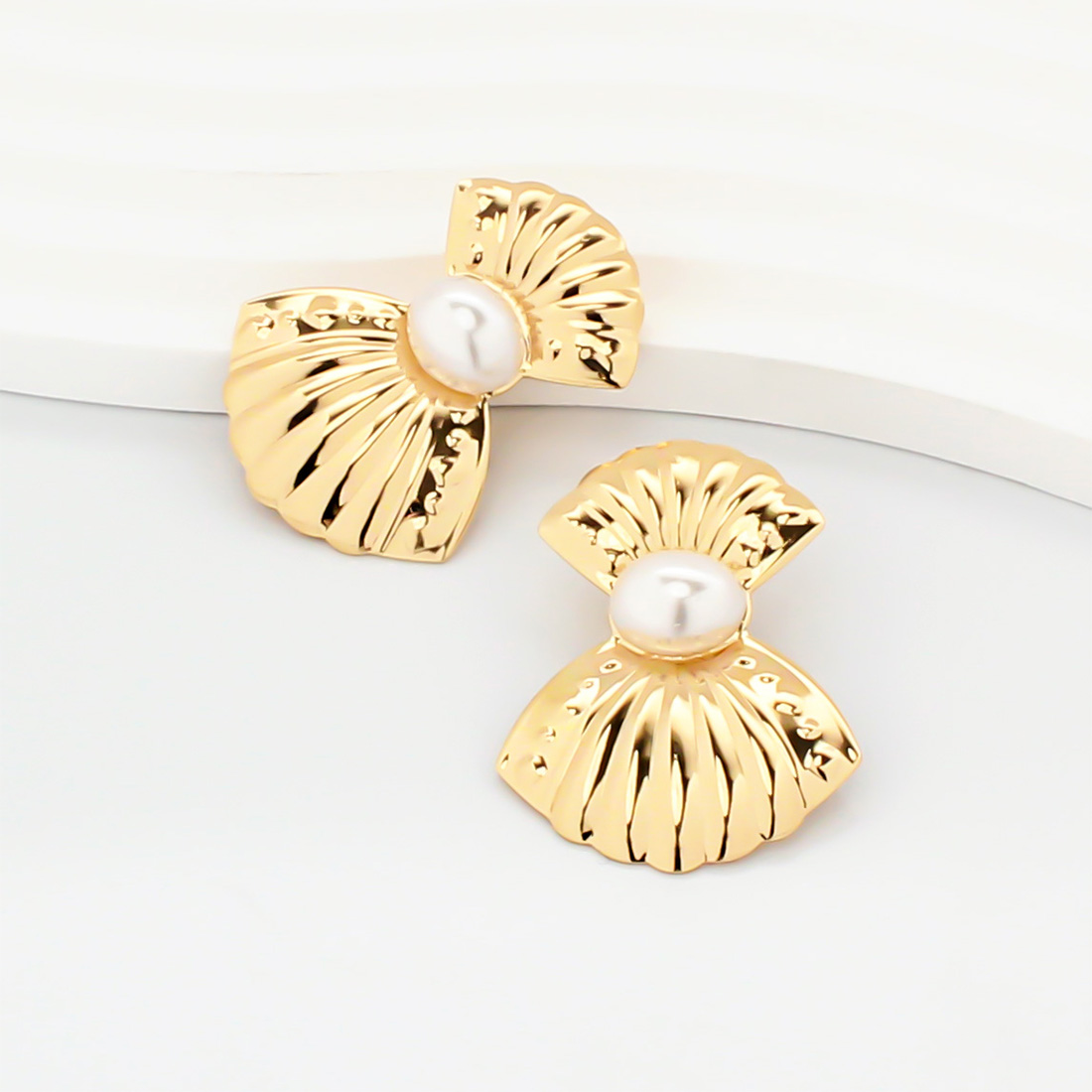 1 Pair Elegant Sweet Shell Plating Iron Gold Plated Drop Earrings display picture 2