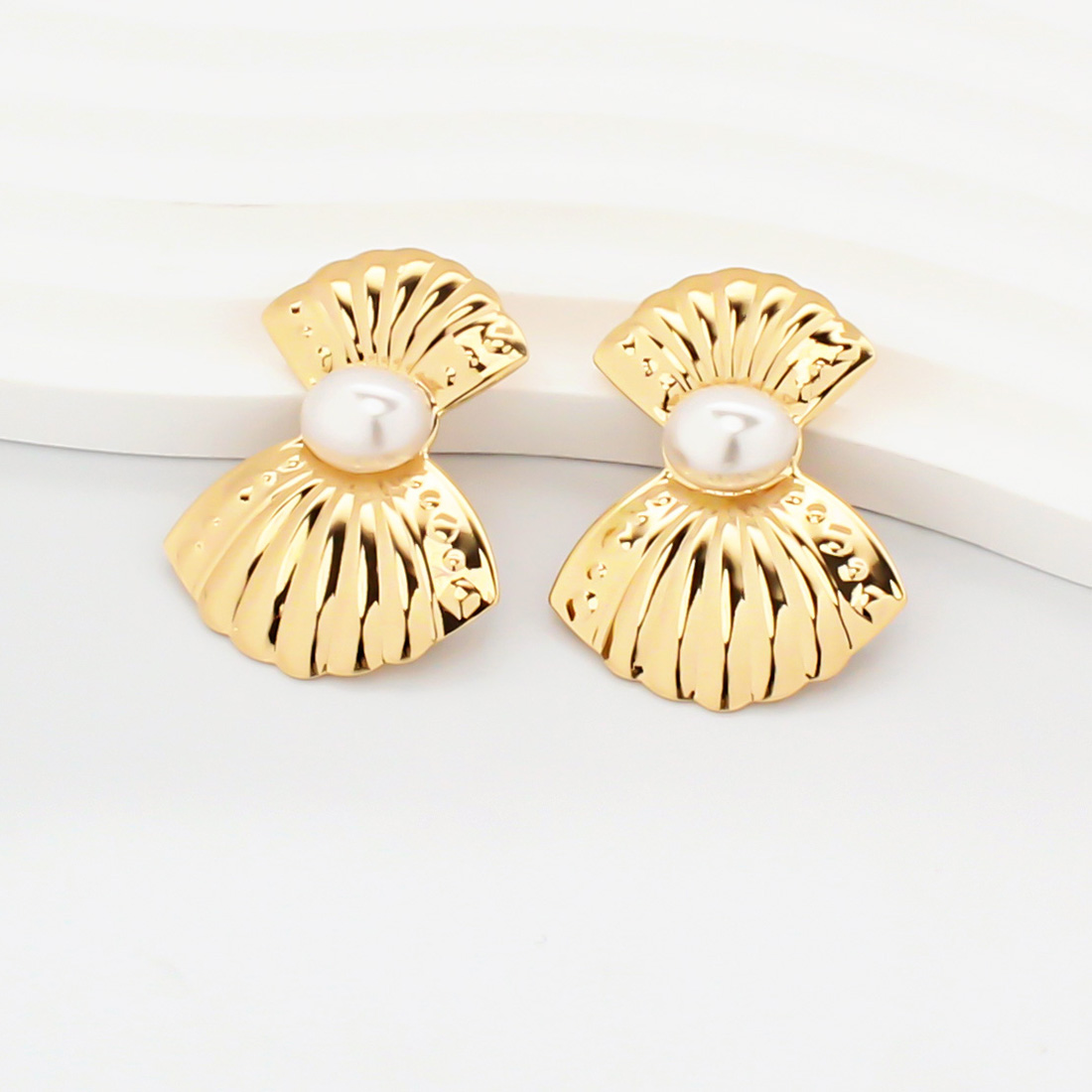1 Pair Elegant Sweet Shell Plating Iron Gold Plated Drop Earrings display picture 4