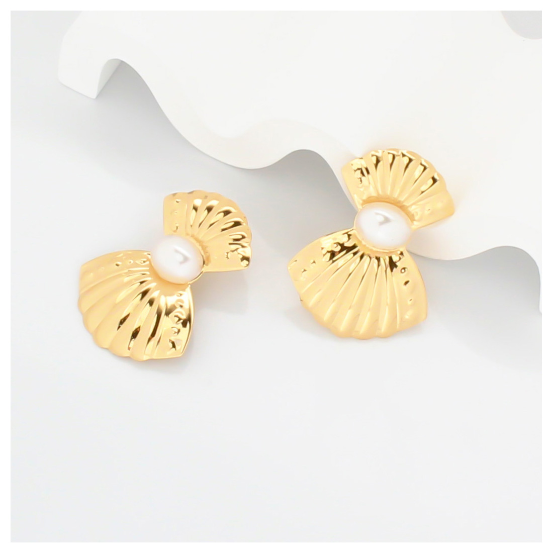 1 Pair Elegant Sweet Shell Plating Iron Gold Plated Drop Earrings display picture 6