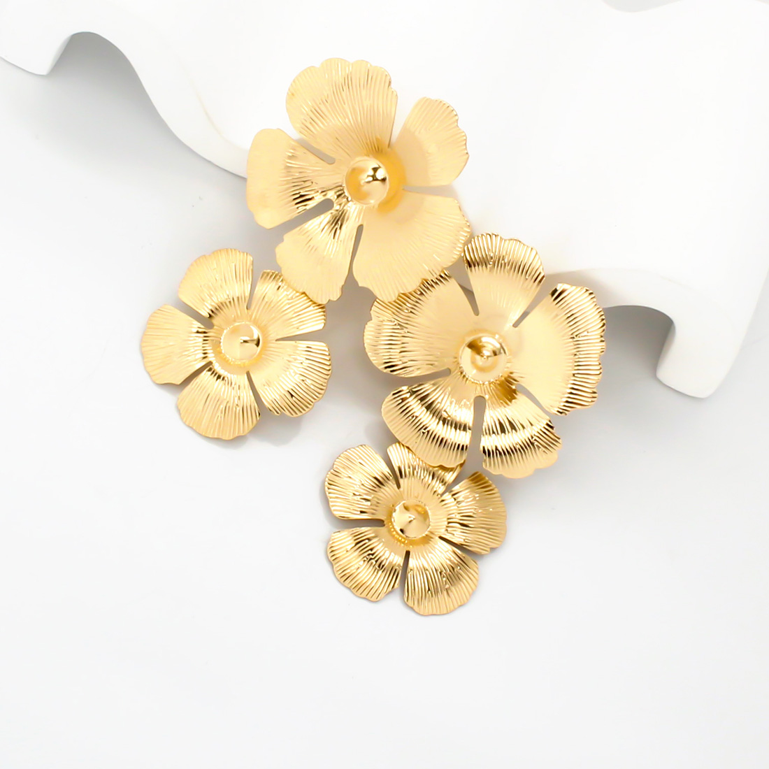 1 Pair Elegant Sweet Commute Flower Plating Iron Gold Plated Drop Earrings display picture 2