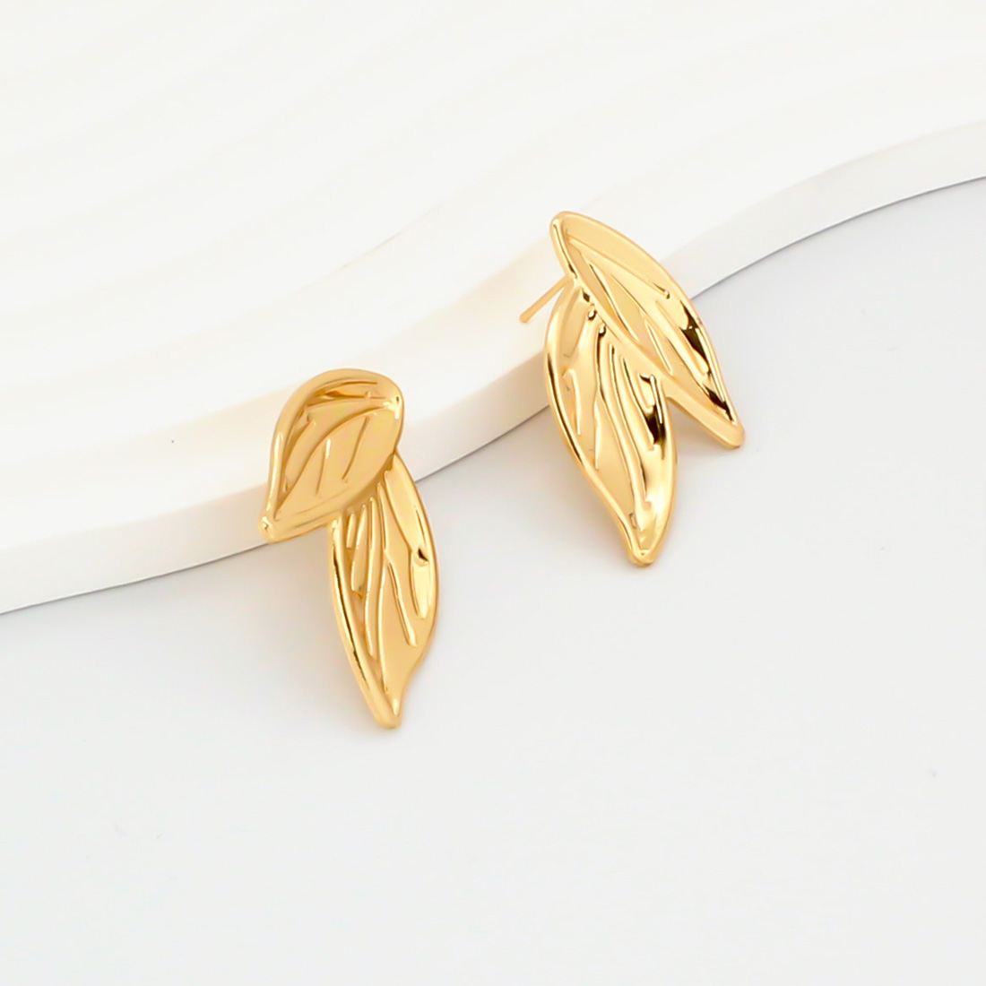 1 Pair Retro Commute Leaves Plating Iron Gold Plated Ear Studs display picture 5